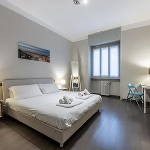 Sant' Ambrogio Flat Mailand