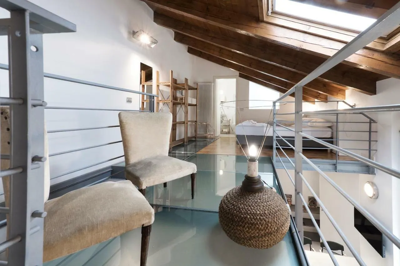 Luxury Apartments Fioravanti Милан 0*,  Италия