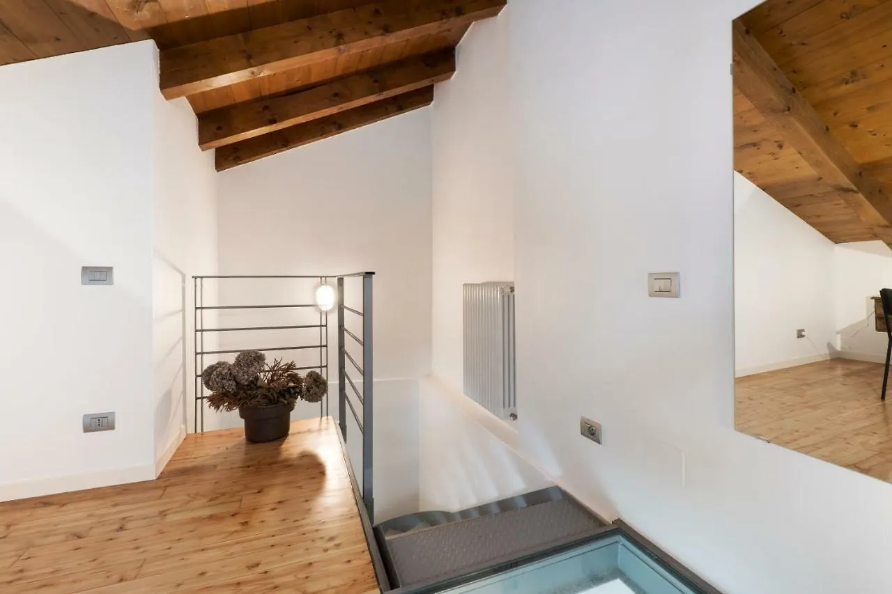 Luxury Apartments Fioravanti Milan 0*,